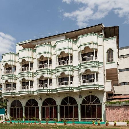 Oyo 38142 Girdhar Mahal Hotel Indore Buitenkant foto