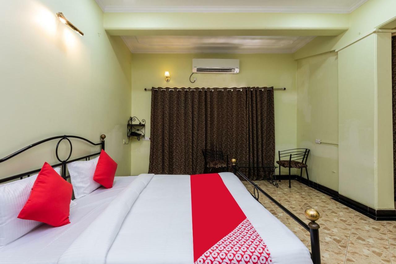 Oyo 38142 Girdhar Mahal Hotel Indore Buitenkant foto