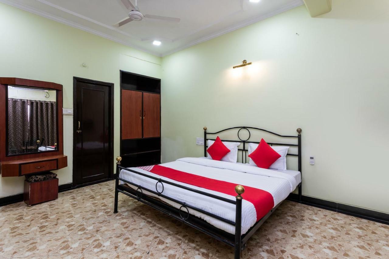 Oyo 38142 Girdhar Mahal Hotel Indore Buitenkant foto