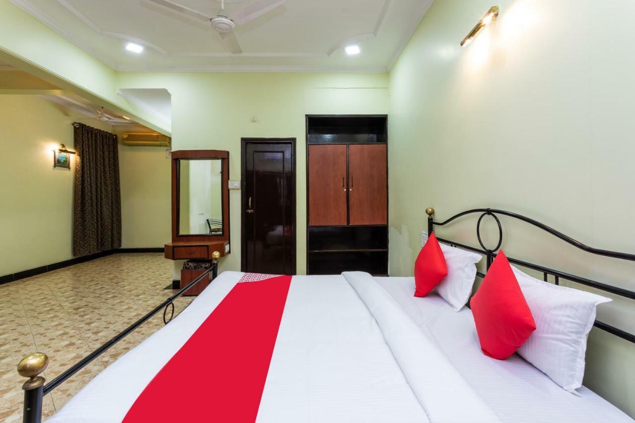 Oyo 38142 Girdhar Mahal Hotel Indore Buitenkant foto