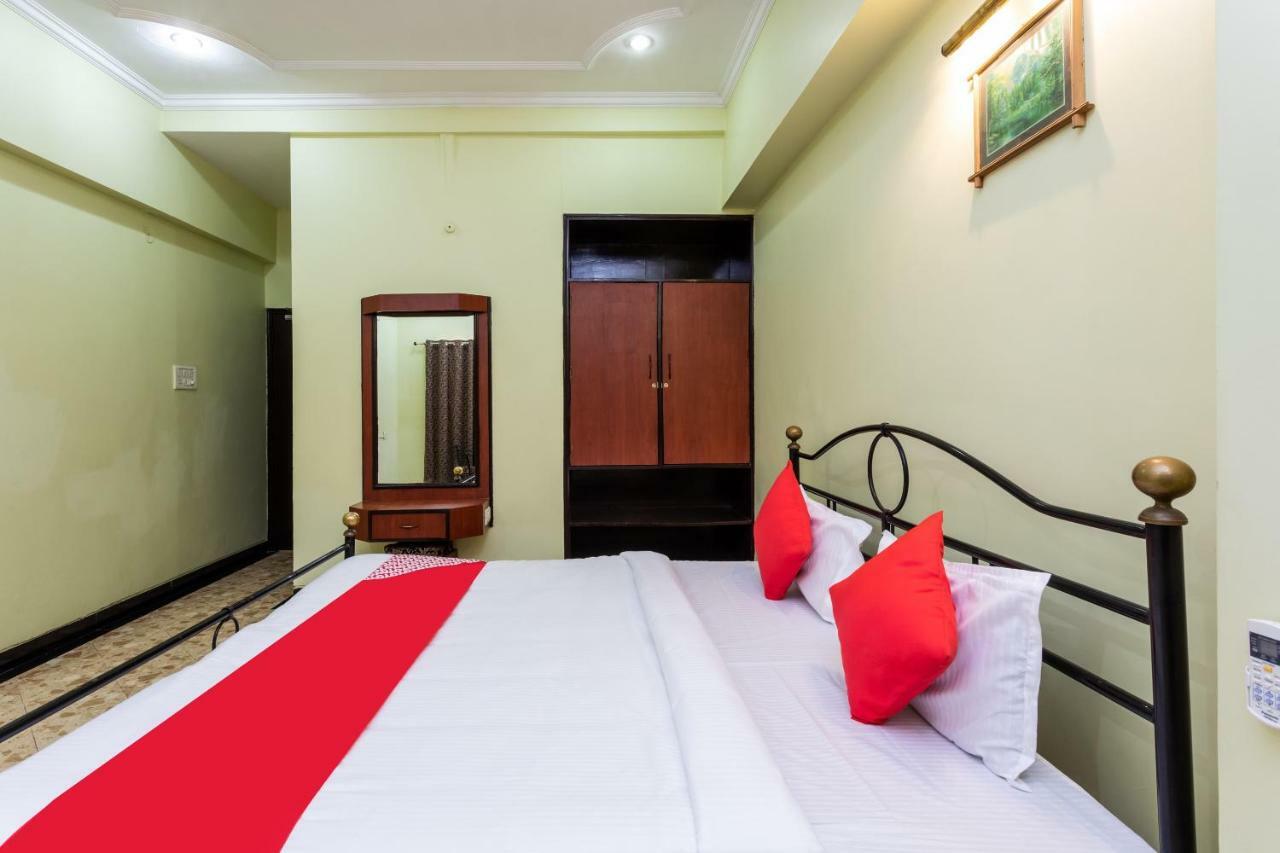 Oyo 38142 Girdhar Mahal Hotel Indore Buitenkant foto