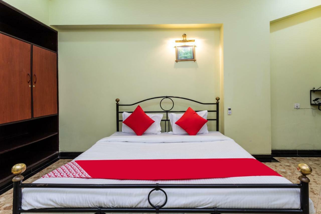 Oyo 38142 Girdhar Mahal Hotel Indore Buitenkant foto