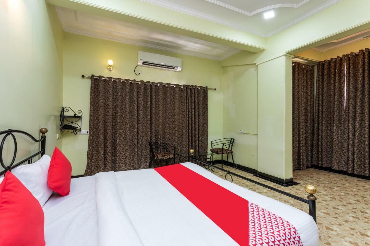 Oyo 38142 Girdhar Mahal Hotel Indore Buitenkant foto