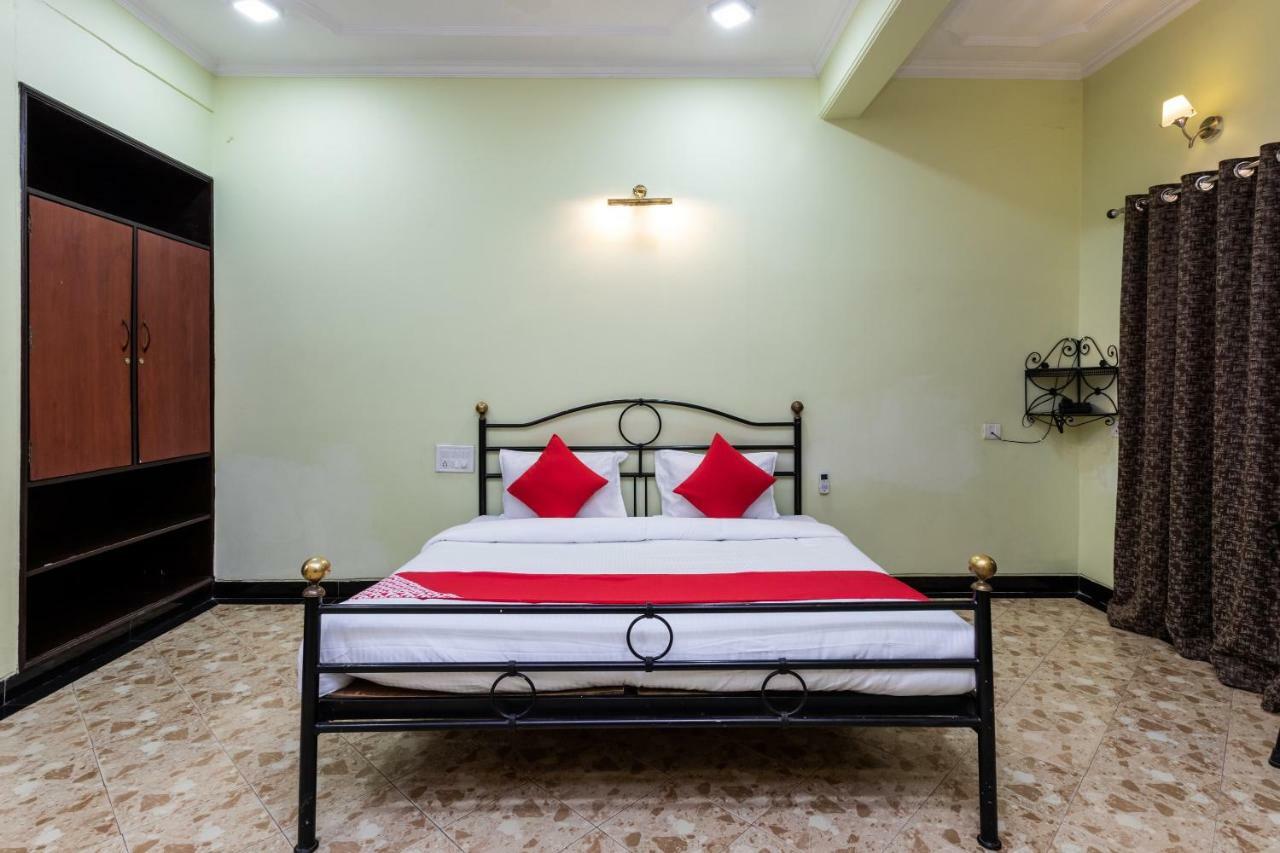 Oyo 38142 Girdhar Mahal Hotel Indore Buitenkant foto